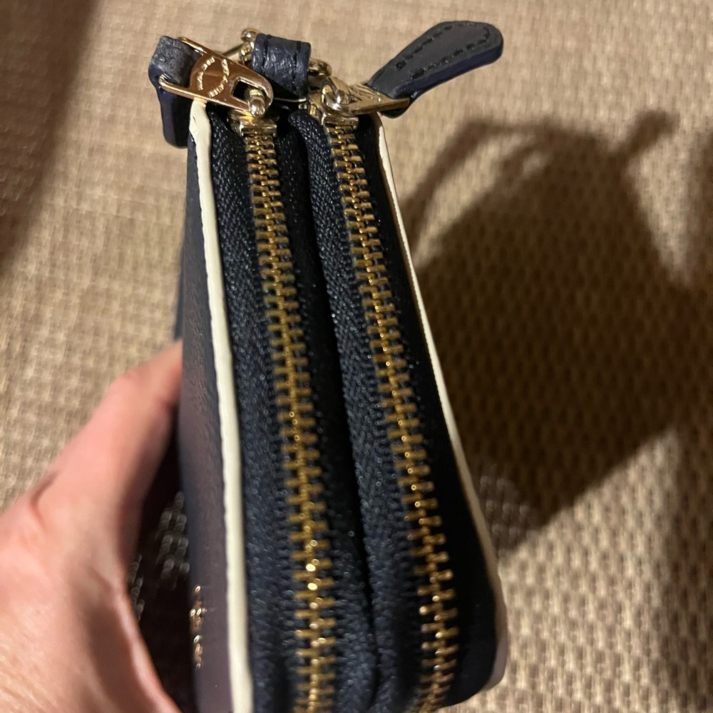Coach Dark Blue Leather Wristlet with White Trim - Picture 6 of 9